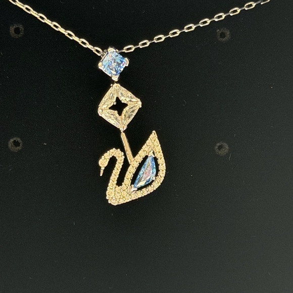 Swarovski blue and white swan necklace 5530625 NWT NIB New in Box - Picture 2 of 3